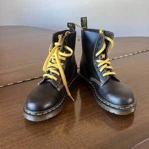 Dr Martin Pascal Boots size 6
